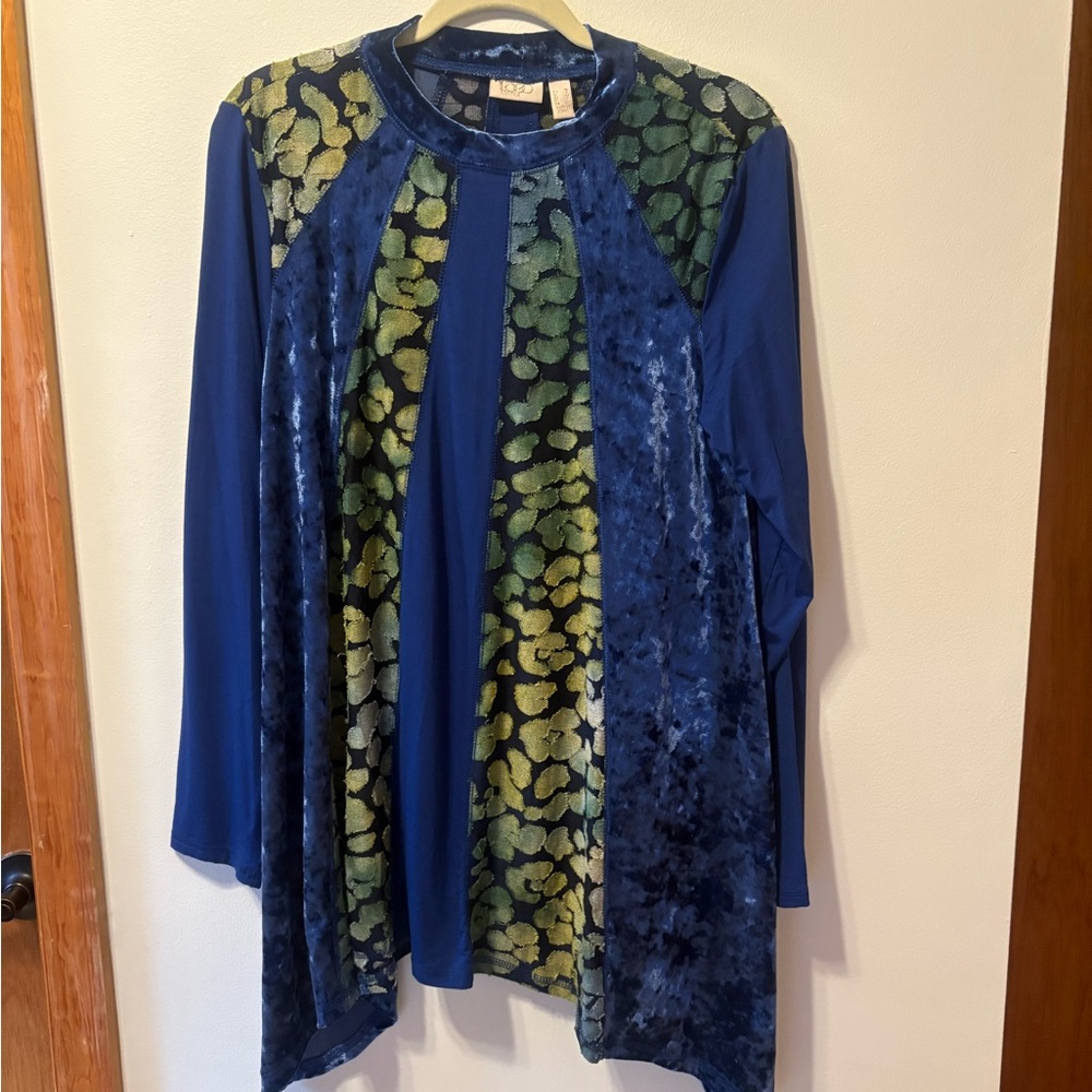 LOGO by Lori Goldstein from QVC. Size medium. Shark bit hem.